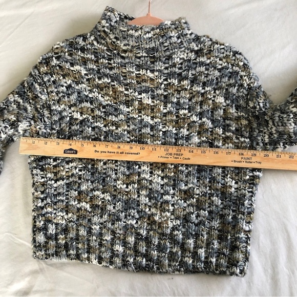 Black Tape Women's Cable Knit Sweater Could fit medium - Picture 5 of 8